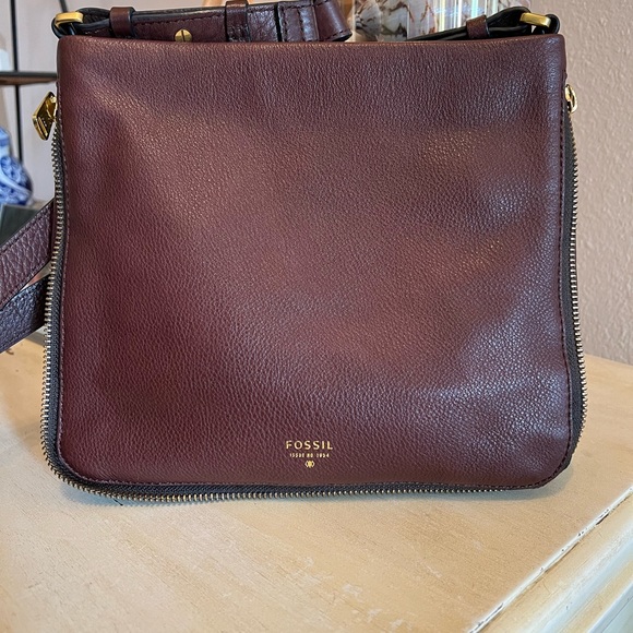 ❌SOLD❌Fossil Leather Crossbody Purse - Picture 2 of 16